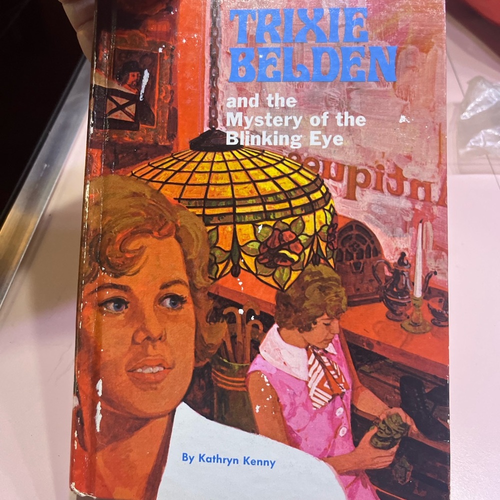 Trixie Belden and the Mystery of the Blinking Eye book Trixie belden books